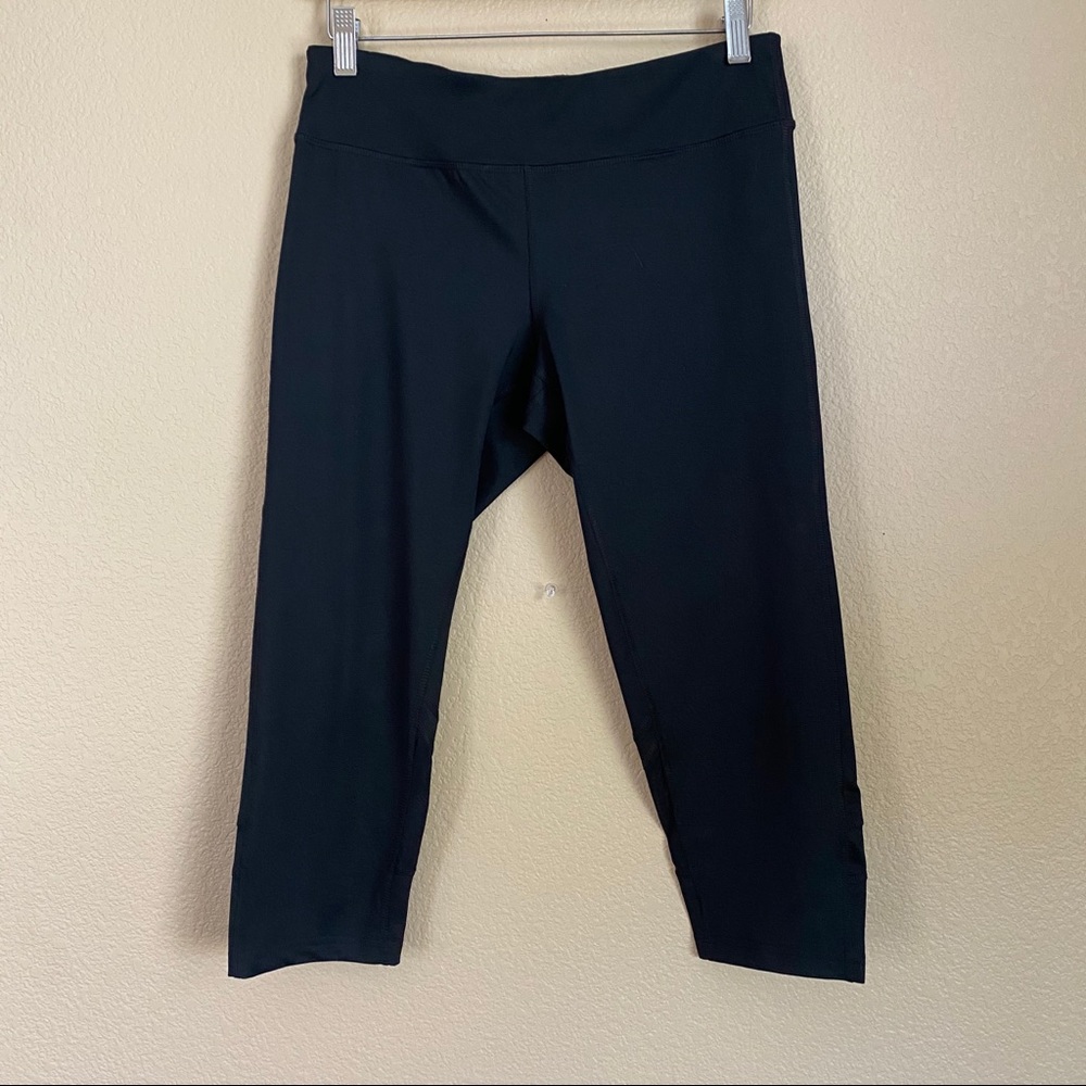 NWOT Core Performance Black Capri Leggings